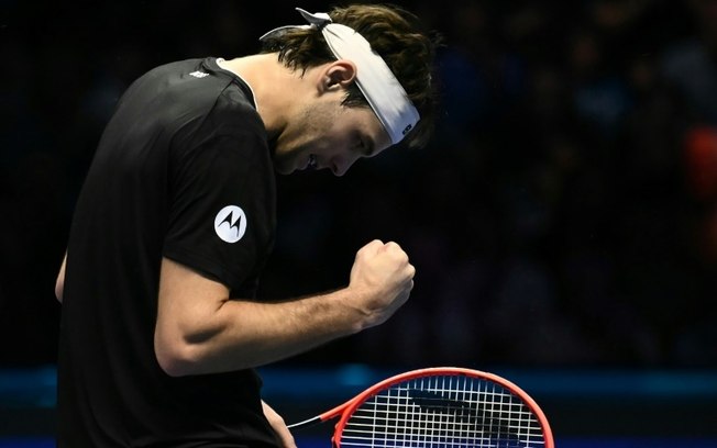 Taylor Fritz comemora ponto durante a vitória sobre Daniil Medvedev na primeira rodada do ATP Finals