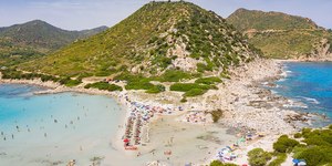 Praia proíbe guarda-sóis para pessoas entre 10 e 65 anos