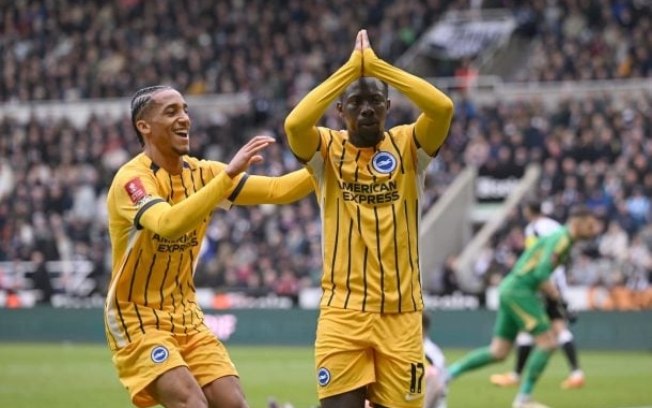 Minteh celebra seu gol, o primeiro do Brighton sobre o Newcastle. Com o 2 a 1, seu time avança na Copa da Inglaterra Minteh celebra seu gol, o primeiro do Brighton sobre o Newcastle. Com o 2 a 1, seu time avança na Copa da Inglaterra