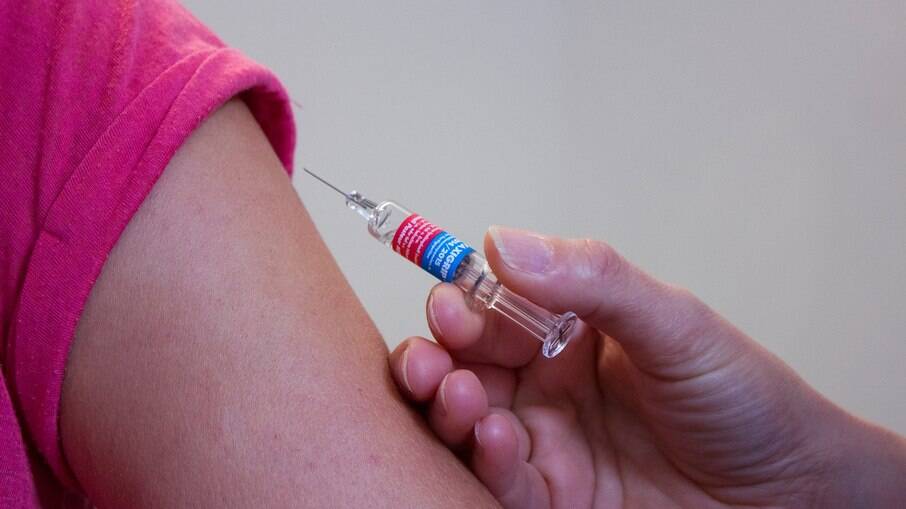 Já em relação à segunda dose, 331.700 mil já estão completamente imunizadas