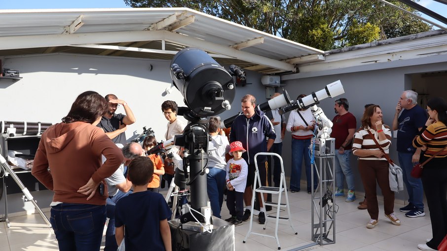 Polo Astronômico de Amparo durante abertura para visualização do Sol Polo Astronômico de Amparo durante abertura para visualização do Sol