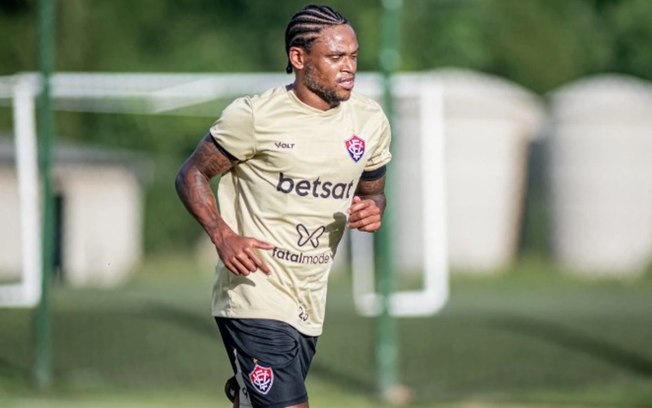 Luiz Adriano busca sair do Vitória