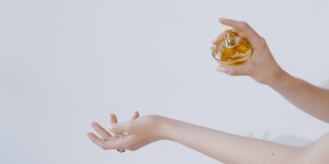 5 perfumes árabes femininos que fazem sucesso entre brasileiras