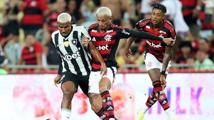 Flamengo%20empata%20com%20Botafogo%20e%20v%C3%AA%20Palmeiras%20na%20lideran%C3%A7a