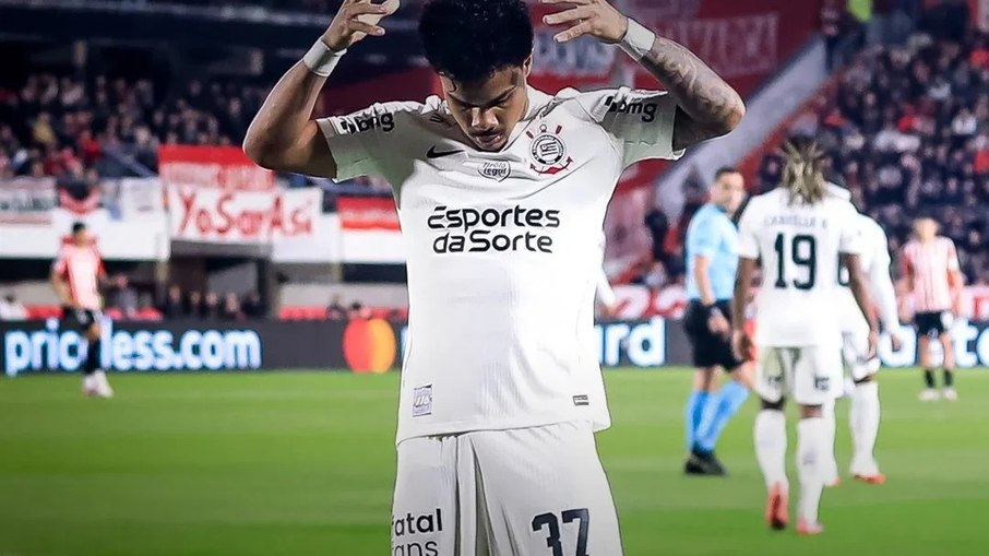 Kaio César comemora gol de empate do Corintians contra o Estudiantes, em La Plata Kaio César comemora gol de empate do Corintians contra o Estudiantes, em La Plata