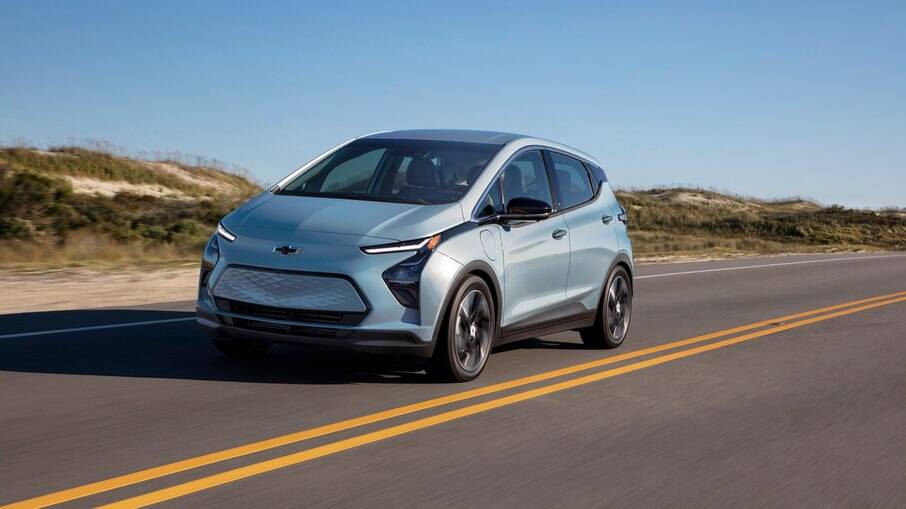 Chevrolet Bolt EV chega ao Brasil quase ao mesmo tempo que rivais elétricos, como Fiat 500 e Peugeot 208 e-GT