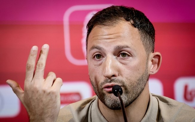 O técnico da Bélgica, Domenico Tedesco, durante entrevista coletiva nesta terça-feira, na cidade de Tubize