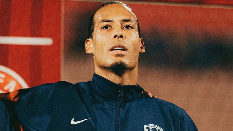 Van%20Dijk%20dispara%20contra%20parada%20obrigat%C3%B3ria%20de%20hidrata%C3%A7%C3%A3o%20na%20Copa