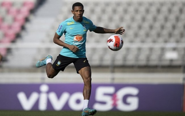 Se não jogar na Seleção, Danilo pode voltar ao Palmeiras com mais de 20 dias sem entrar em campo