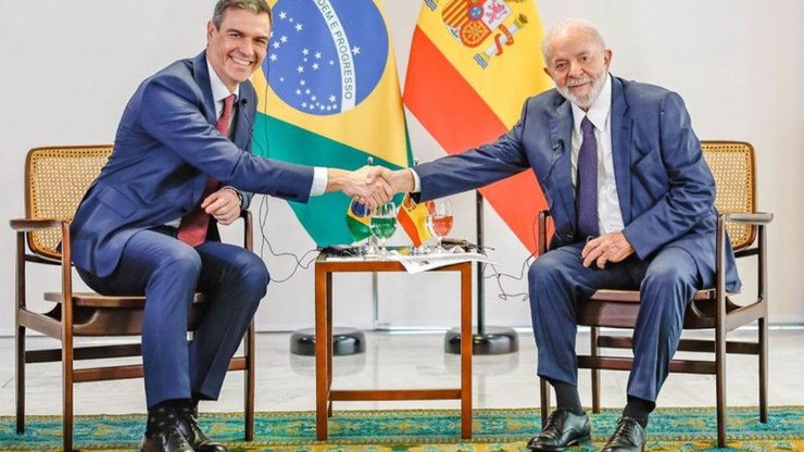 Brasil e Espanha firmam acordo para tributar super-ricos