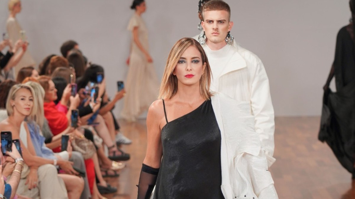 Ticiane Pinheiro retorna às passarelas após 27 anos e estreia no SPFW em desfile de Lino Villaventura