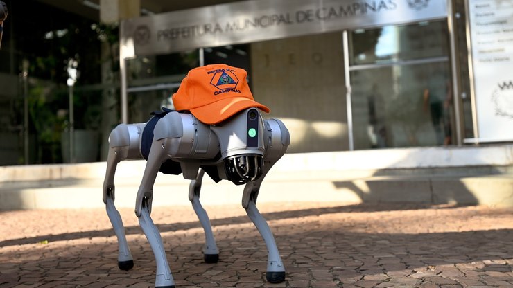 Defesa Civil de Campinas ganha cão robô para operações; entenda