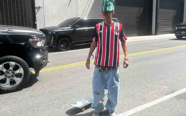 Uma das fotos da postagem de Jaden Smith com a camisa do São Paulo