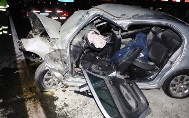 Motorista fica preso às ferragens após grave acidente na Rodovia Washington Luís, em Matão Motorista fica preso às ferragens após grave acidente na Rodovia Washington Luís, em Matão