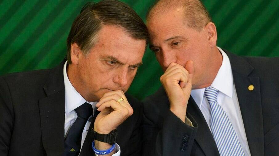 Ministro Onyx Lorenzoni ao lado do presidente Jair Bolsonaro