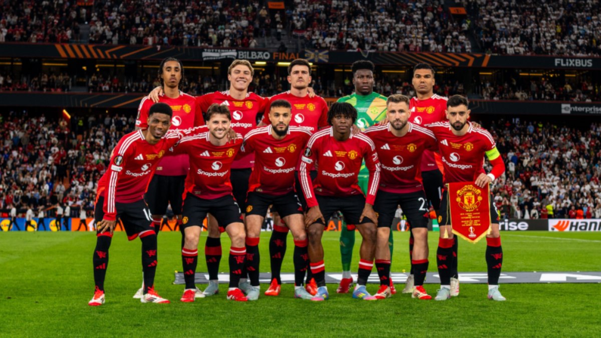 United põe elenco todo à venda após fracasso na temporada