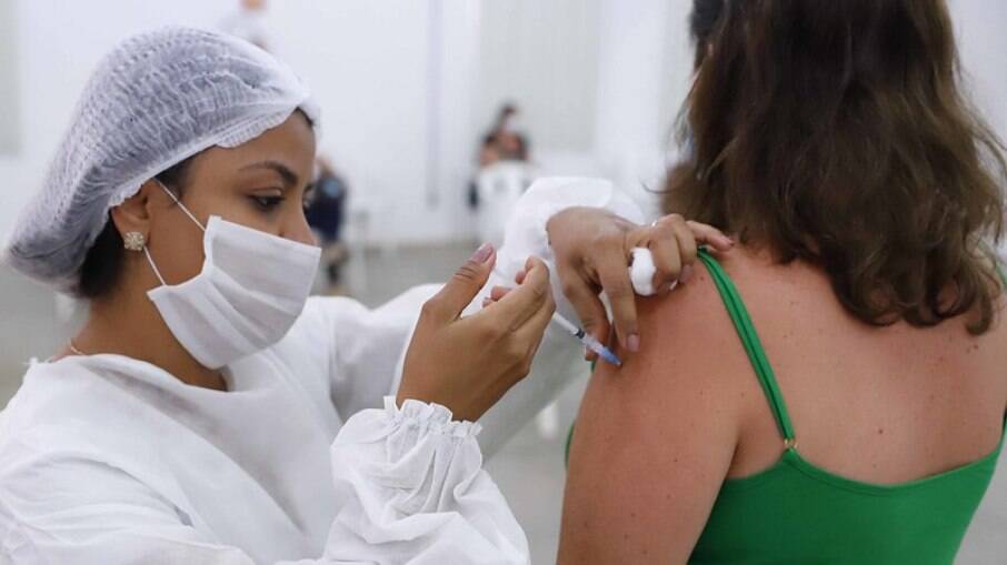 Prefeitura de SP recebe primeiro lote de vacinas da Pfizer contra Covid-19