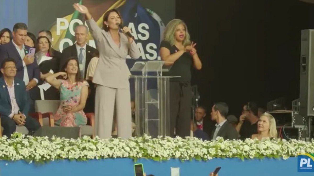 A ex-primeira dama Michelle Bolsonaro discursou durante a cerimônia de posse da deputada federal Rosana Valle (PL-SP) enquanto presidente do PL Mulher do diretório estadual de São Paulo