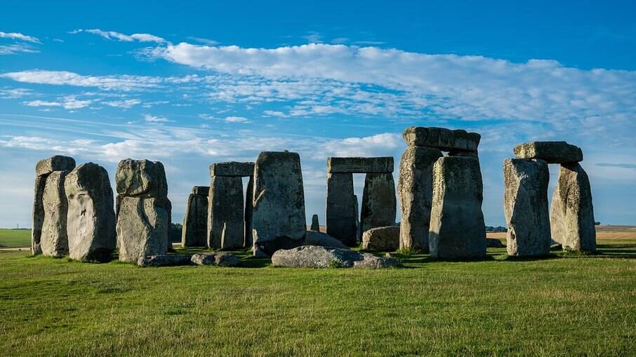 Não se sabe ao certo o motivo pelo qual o Stonehenge foi construído originalmente, hás existem algumas teorias