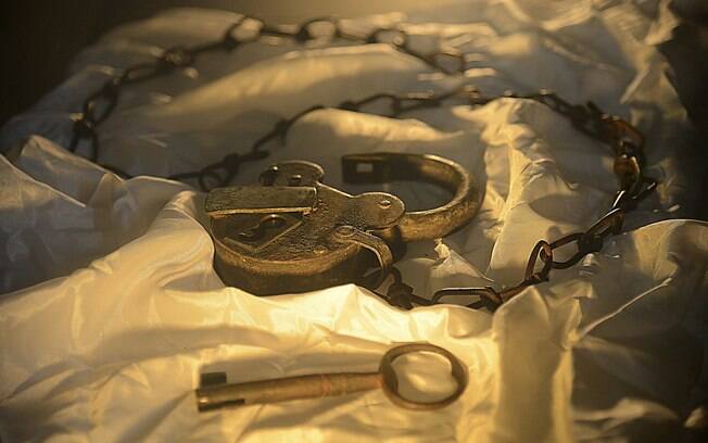 Cadeado usado em senzala localizada em fazenda em Vassouras compõe acervo do Museu da Escravidão e Liberdade