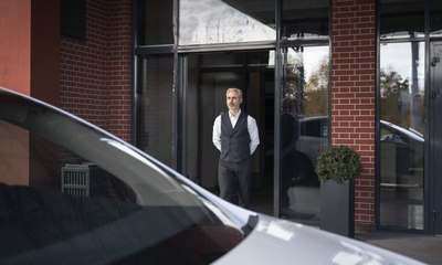 Porteiros são obrigados a levar encomendas?