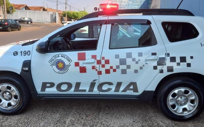 Homem é preso pela PM após ameaçar e agredir companheira com tapa no rosto em Araraquara Homem é preso pela PM após ameaçar e agredir companheira com tapa no rosto em Araraquara