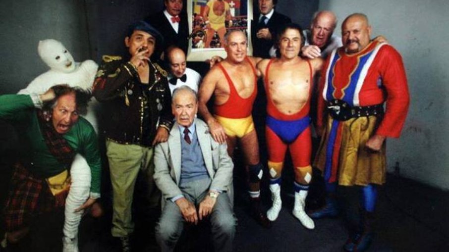 Titanes en el ring ( Titãs no ringue ) foi um programa de televisão argentino de luta livre exibido entre 3 de março de 1962 e 1988.