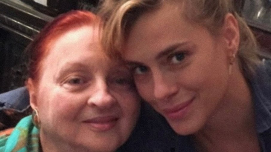 Carolina Dieckmmann faz homenagem à avó e cita Preta Gil Carolina Dieckmmann faz homenagem à avó e cita Preta Gil