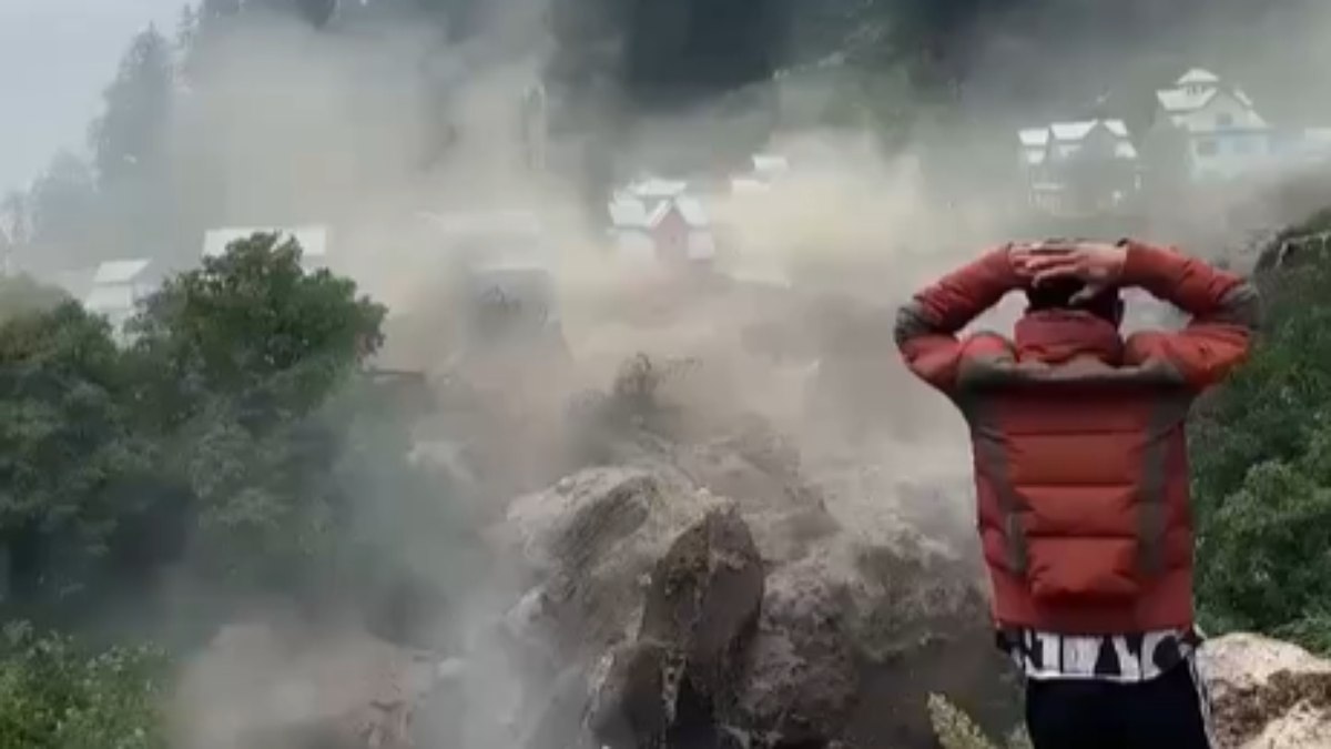 Inundação no vilarejo de Chisoti, na Caxemira indiana