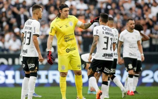 ANÁLISE: Vítor corrige os próprios erros, mas atuação do Corinthians no Majestoso deixa o alerta ligado