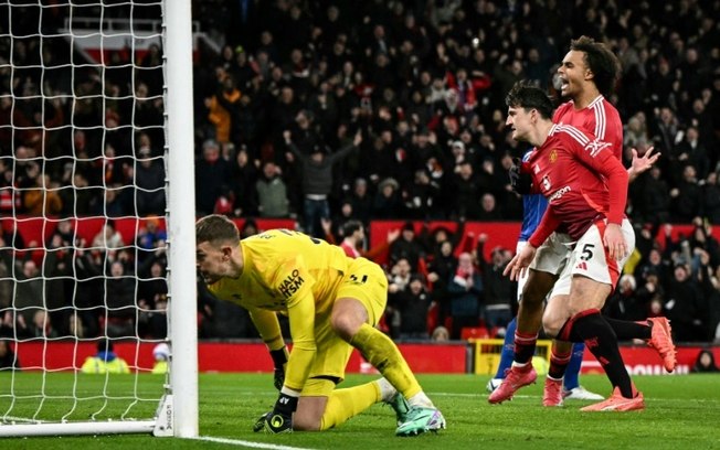Harry Maguire marcou de cabeça o gol da vitória do Manchester United sobre o Ipswich por 3 a 2 nesta quarta-feira, pelo Campeonato Inglês Harry Maguire marcou de cabeça o gol da vitória do Manchester United sobre o Ipswich por 3 a 2 nesta quarta-feira, pelo Campeonato Inglês