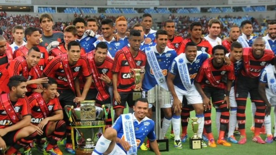 Equipes trocaram faixas antes da partida no Maracanã Equipes trocaram faixas antes da partida no Maracanã