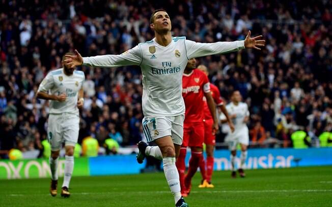 Cristiano Ronaldo fez dois gols para o Real Madrid contra o Sevilla