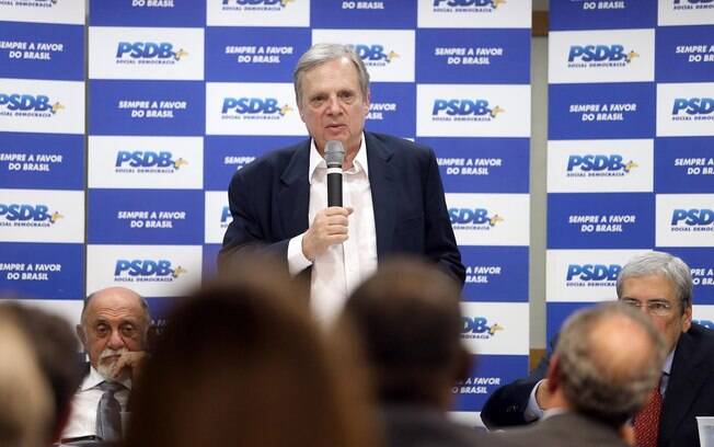 Presidente interino do PSDB, senador Tasso Jereissati se reuniu nesta quinta-feira com dirigentes do partido