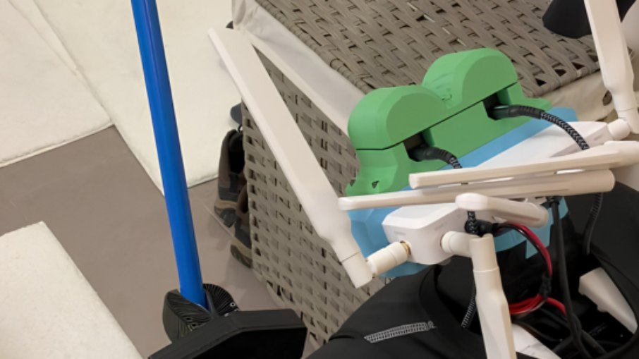 Tau Robotics comercializa serviço de limpeza com robôs humanoides