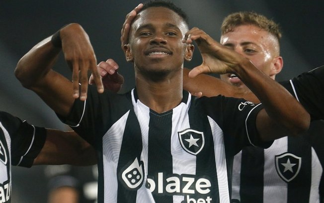 Jeffinho destaca nova fase no Botafogo e revela conselho de Luís Castro