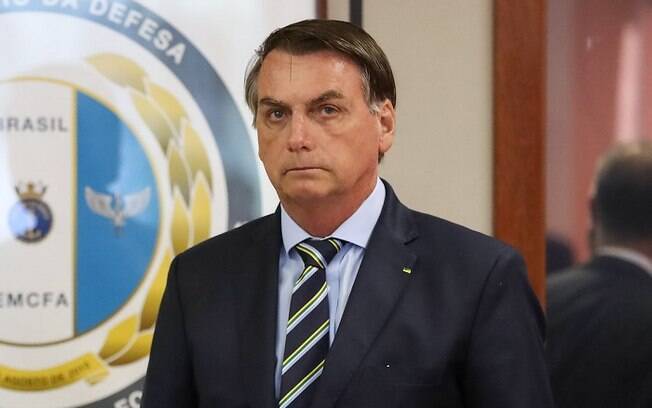 Em posts apagados, Bolsonaro comemorou resultados da hidroxicloroquina e divulgou isolamento vertical