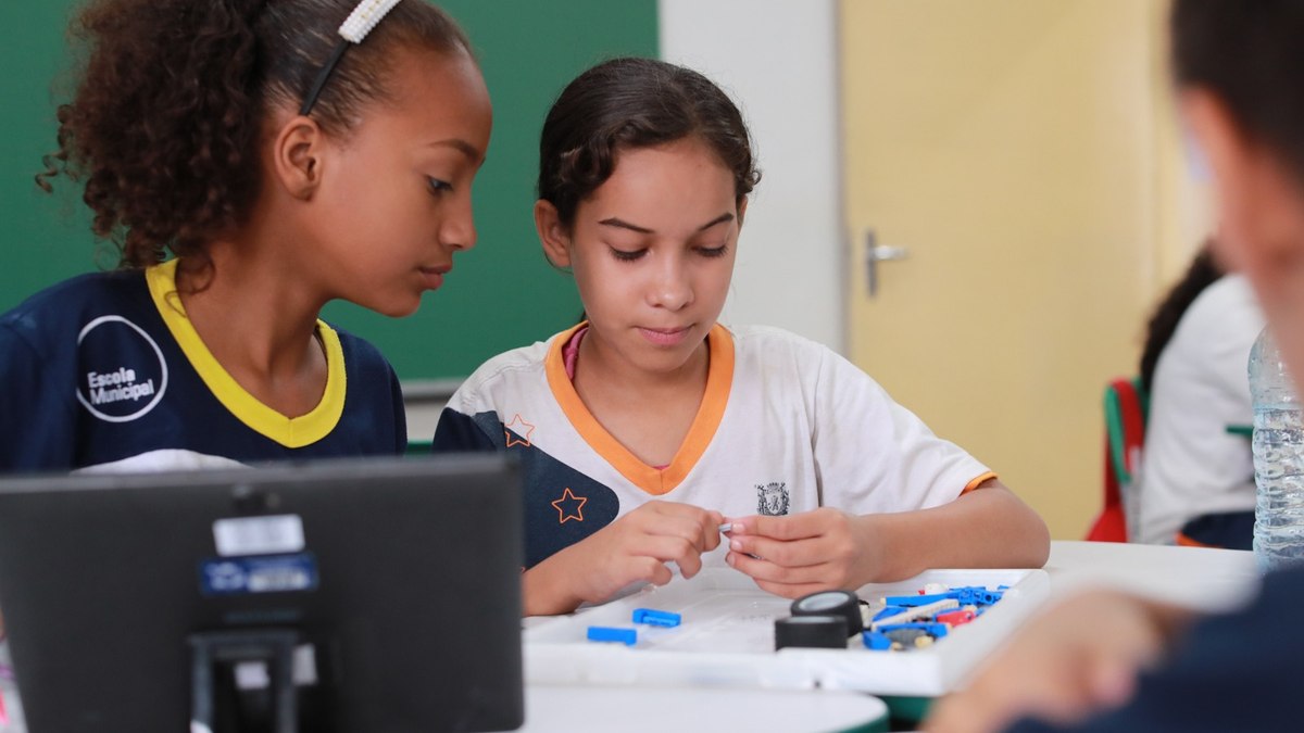 Projeto Ensinando com Robótica estimula o uso de conceitos de computação, robótica e automação na resolução de problemas do dia a dia para alunos da escola municipal Prof.ª Doracy Baptista de Campos Pereira, em Mogi das Cruzes. Projeto Ensinando com Robótica estimula o uso de conceitos de computação, robótica e automação na resolução de problemas do dia a dia para alunos da escola municipal Prof.ª Doracy Baptista de Campos Pereira, em Mogi das Cruzes.