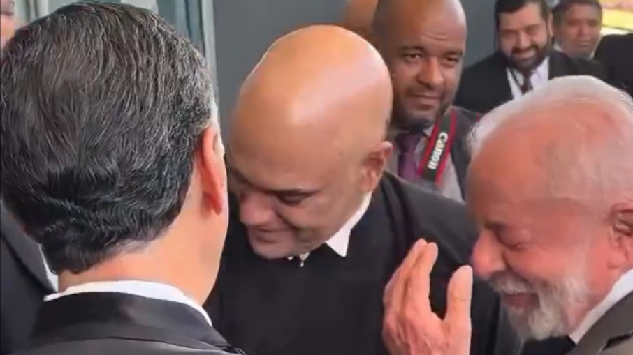 Alexandre de Moraes e Lula conversam na posse de do ministro Edson Fachin