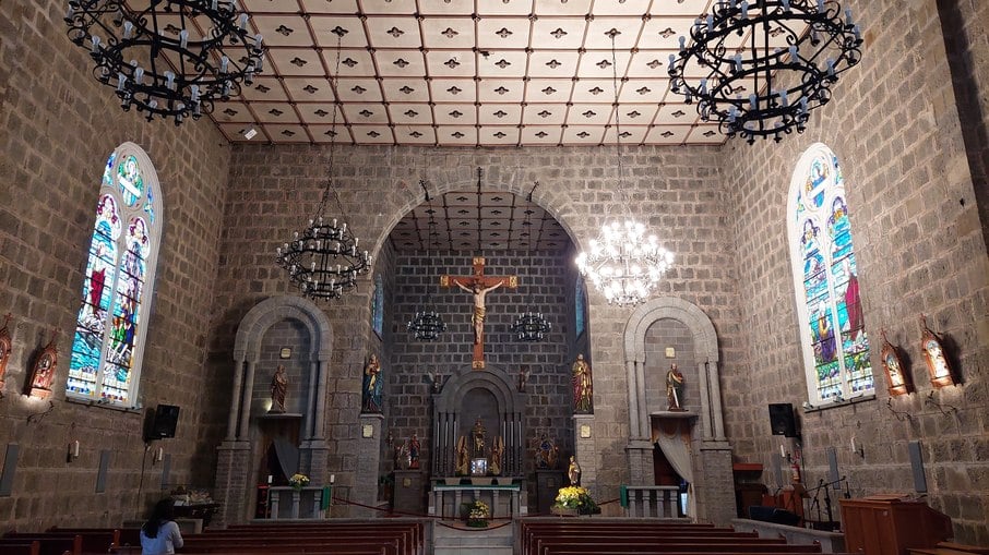 Interior da Igreja São Pedro, em Gramado (RS)