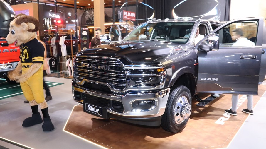 RAM 3500 Dually no Salão do Automóvel 2025