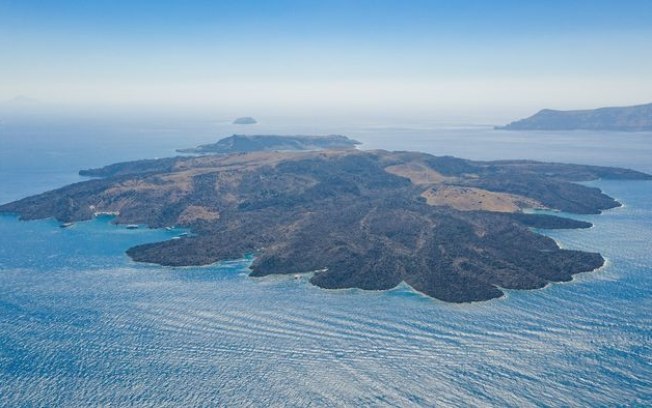 Vulcão de Santorini teve erupção 15 vezes maior que a de Tonga