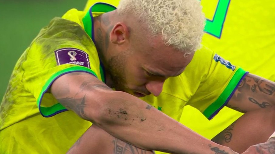 Neymar chorou após a eliminação da seleção brasileira