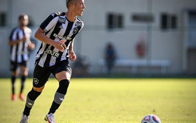 Às vésperas do clássico, Brendon, Sub-20 do Botafogo, vive expectativa: 'Agora começa outro campeonato' Às vésperas do clássico, Brendon, Sub-20 do Botafogo, vive expectativa: 'Agora começa outro campeonato'