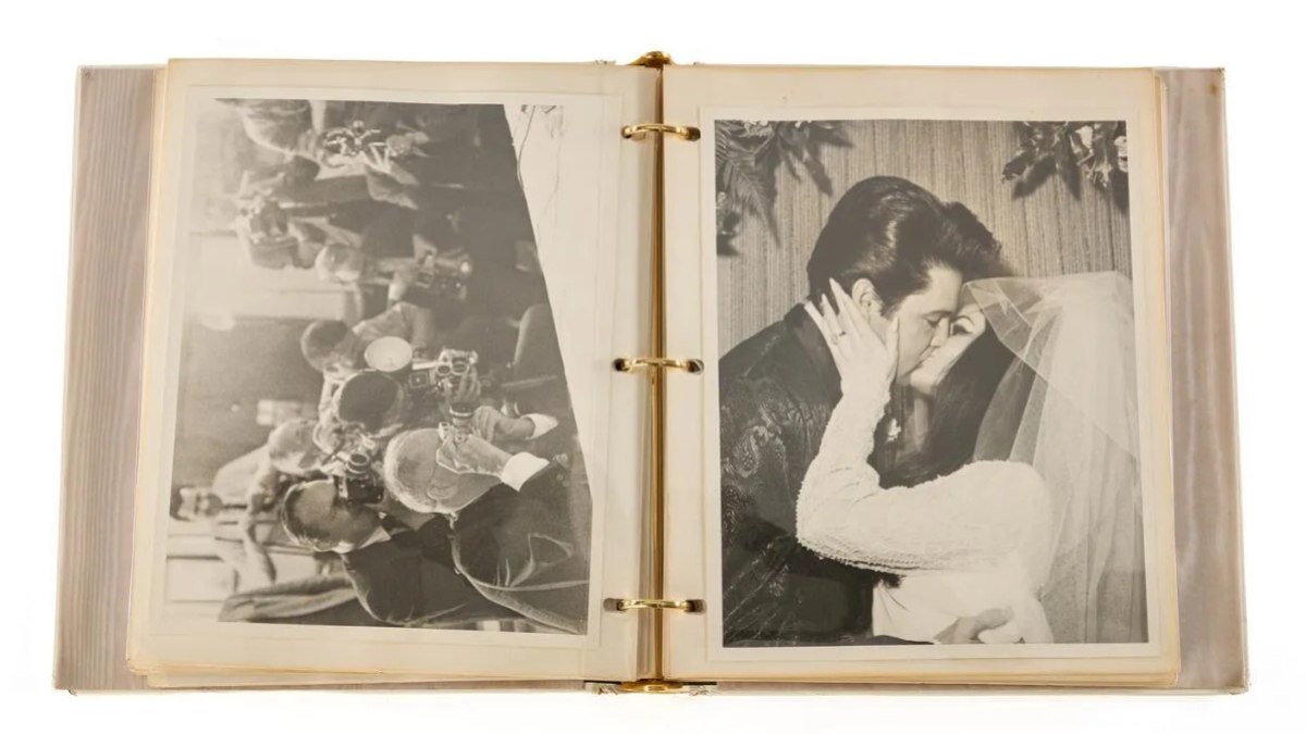 Fotografia do casamento de Elvis Presley e Priscilla Presley, realizado em 1967