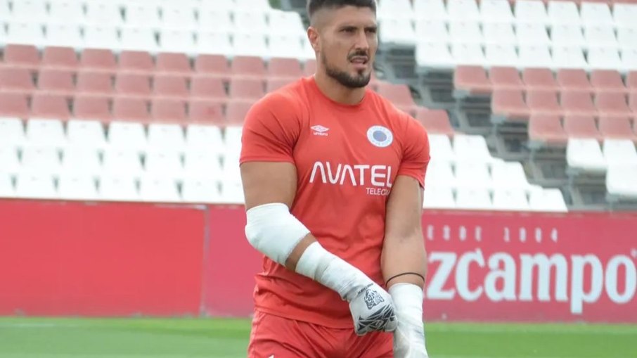 Do Gol às Câmeras: Goleiro Espanhol Faz Sucesso no OnlyFans após