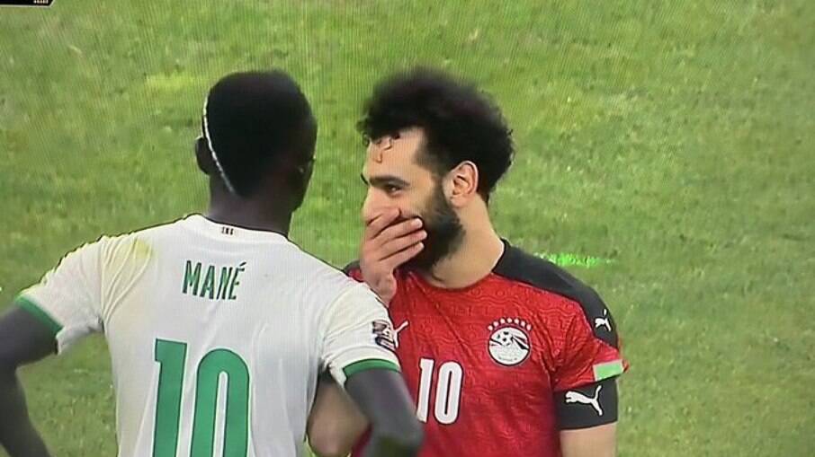 Mané e Salah são companheiros no Liverpool