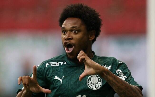 Luiz Adriano marcou gol do Palmeiras