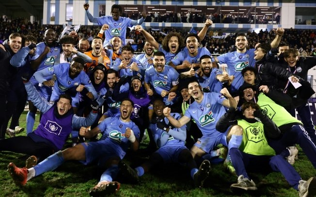 Jogadores do Puy comemoram a vitória sobre o Montpellier neste sábado pela Copa da França