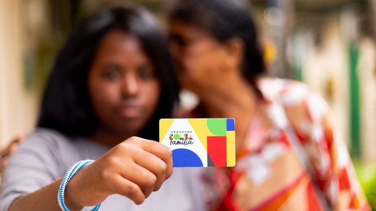 Governo antecipa Bolsa Família para 600 mil beneficiários